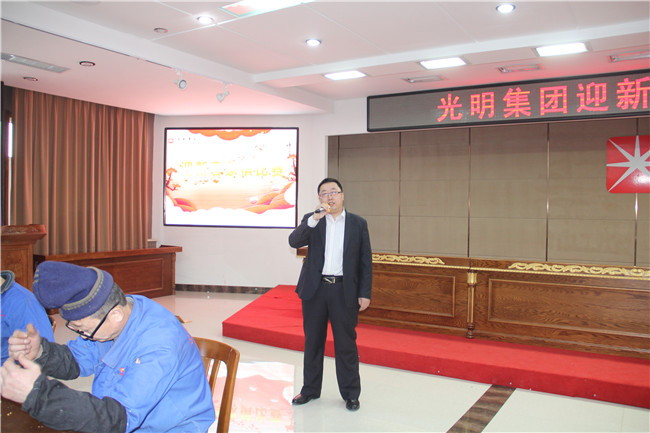 光明實(shí)木家具迎新年趣味競賽現(xiàn)場