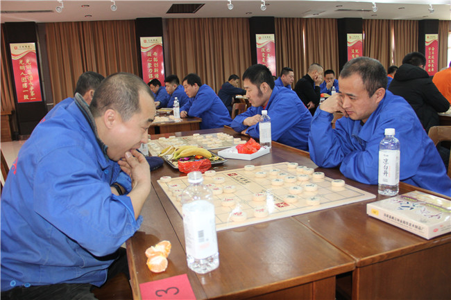 光明實(shí)木家具迎新年趣味競賽現(xiàn)場